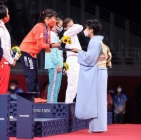 伊調馨オリンピック授賞式