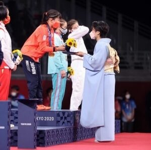 伊調馨オリンピック授賞式