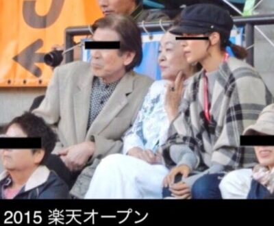 観月あこと占い師の女性が試合を観戦