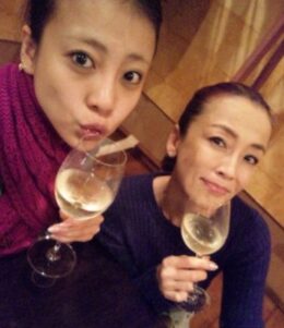 あびる優と母で元女優・貴美子のツーショット画像