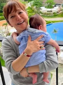 岩崎宏美と孫の写真