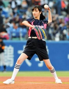 新川優愛ライオンズ始球式