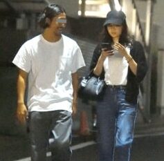 新川優愛結婚写真