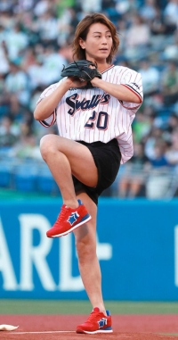 氷川きよし始球式