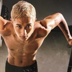 岩本照肩幅画像