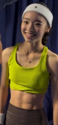 長岡柚奈腹筋写真