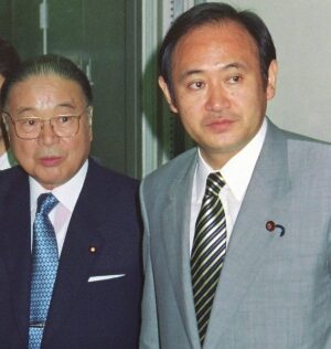 梶山弘志静六と菅義偉